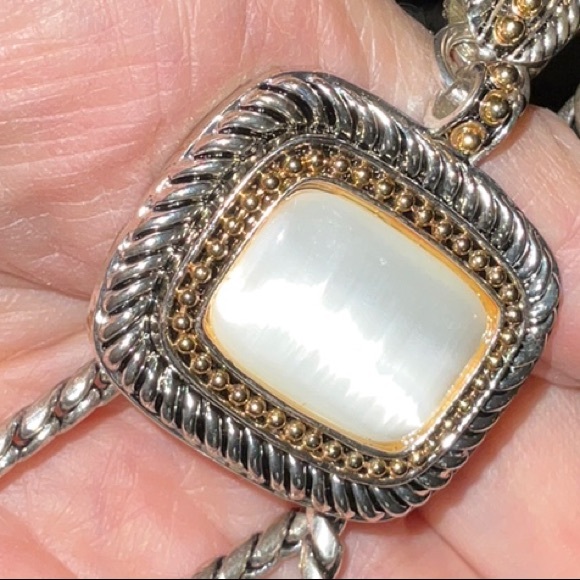 Avon SP Gold and Silver Tone Metal Pendant With Faux Mother of Pearl Long Chain - Picture 5 of 12